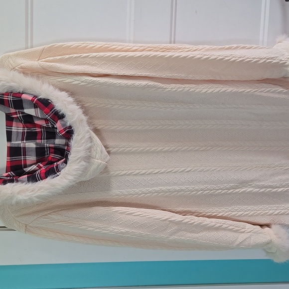 Cardigan Sweater Shacket Faux Fur Cuffs, Hood, Plaid, Cream Off White NWOT plus - Picture 9 of 10